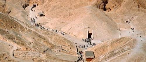 valley-of-the-kings-desert-canyon.jpg